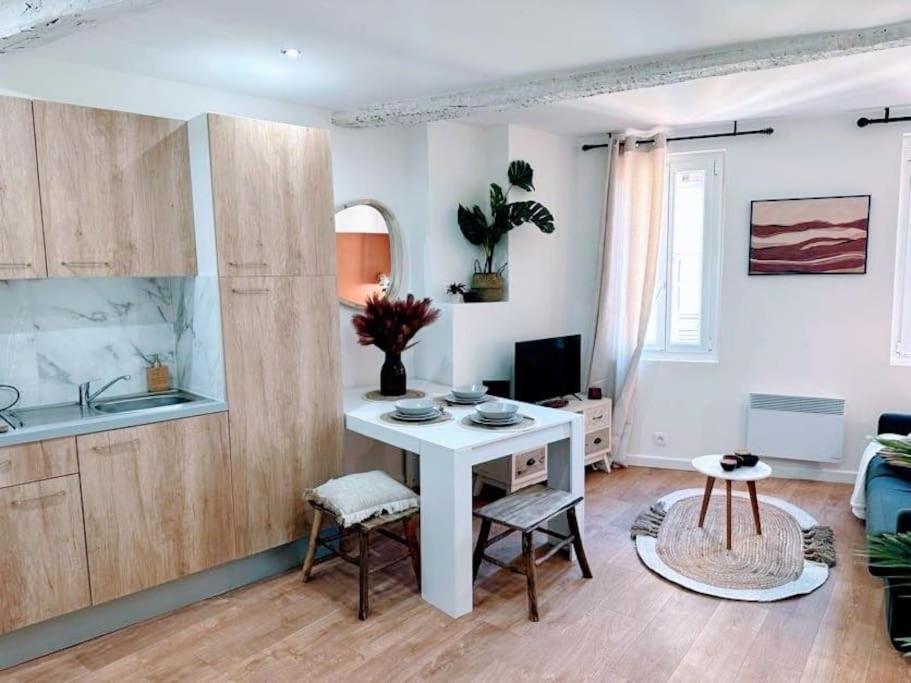 Studio Aux Pieds Des Parfumeries Grasse Exterior photo