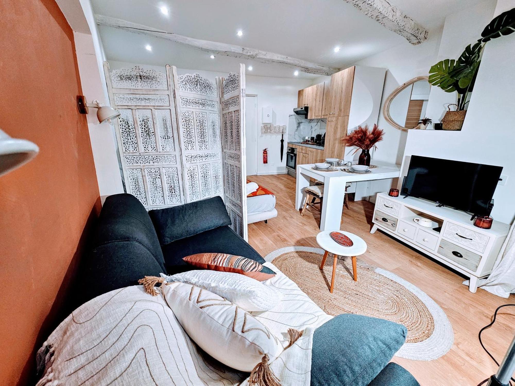 Studio Aux Pieds Des Parfumeries Grasse Exterior photo